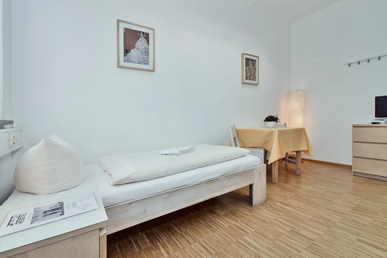 Carl Hostel München