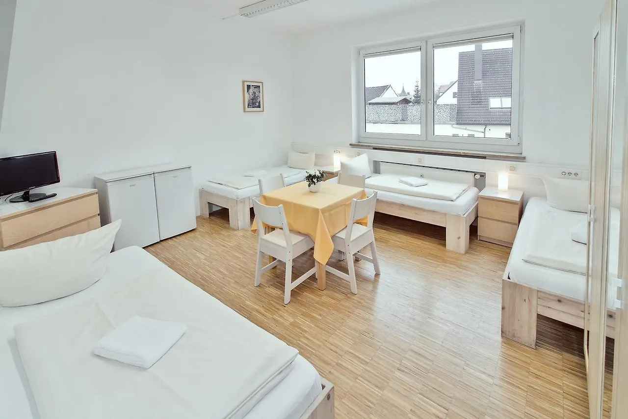 Carl Hostel München 0*,