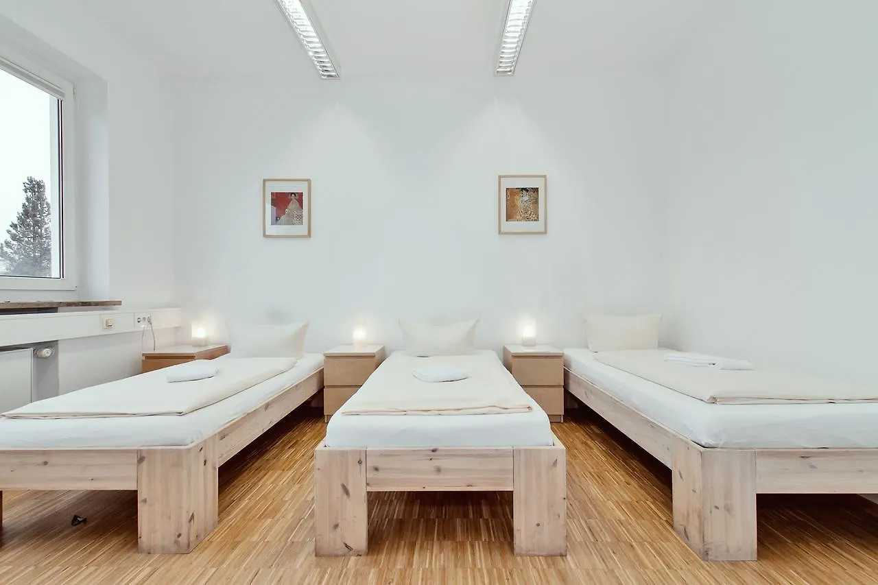 Carl Hostel München