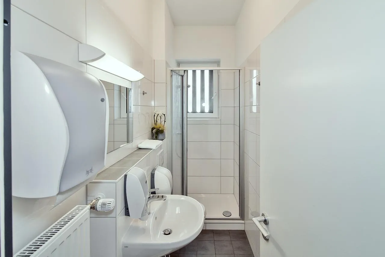 Carl Hostel München